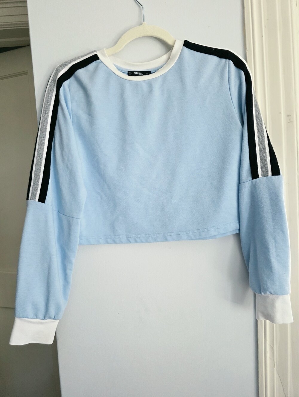Shein Light Blue Cropped Sweatshirt with Contrast Shoulder Stripes M